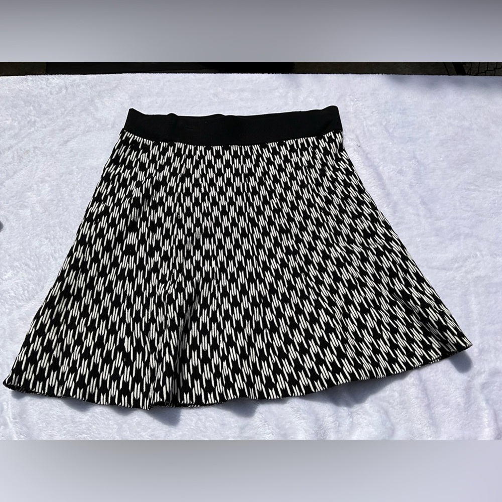 Ann Taylor Black & White Houndstooth A-Line Skirt - Large Petite
